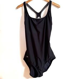 Speedo Women's Classic Black One Piece Swimsuit Size 16